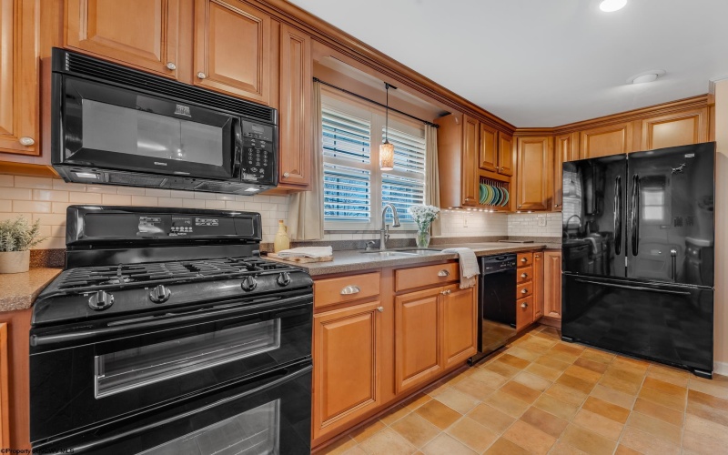 367 Pennsylvania Avenue, Westover, West Virginia 26501, 2 Bedrooms Bedrooms, 8 Rooms Rooms,2 BathroomsBathrooms,Single Family Detached,For Sale,Pennsylvania,10164277