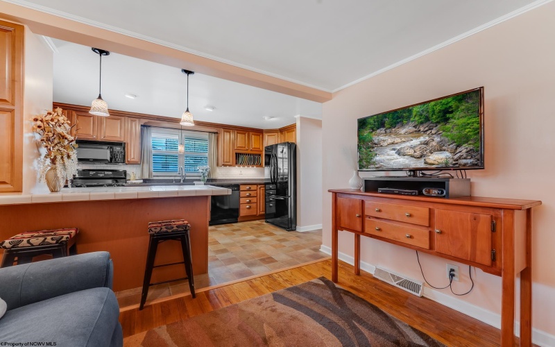 367 Pennsylvania Avenue, Westover, West Virginia 26501, 2 Bedrooms Bedrooms, 8 Rooms Rooms,2 BathroomsBathrooms,Single Family Detached,For Sale,Pennsylvania,10164277