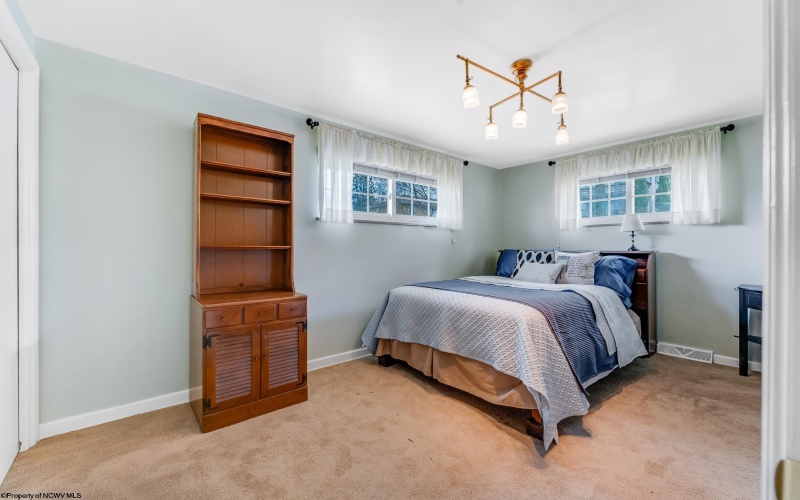 367 Pennsylvania Avenue, Westover, West Virginia 26501, 2 Bedrooms Bedrooms, 8 Rooms Rooms,2 BathroomsBathrooms,Single Family Detached,For Sale,Pennsylvania,10164277