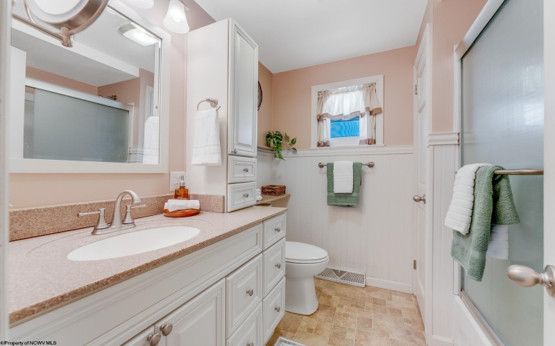 367 Pennsylvania Avenue, Westover, West Virginia 26501, 2 Bedrooms Bedrooms, 8 Rooms Rooms,2 BathroomsBathrooms,Single Family Detached,For Sale,Pennsylvania,10164277