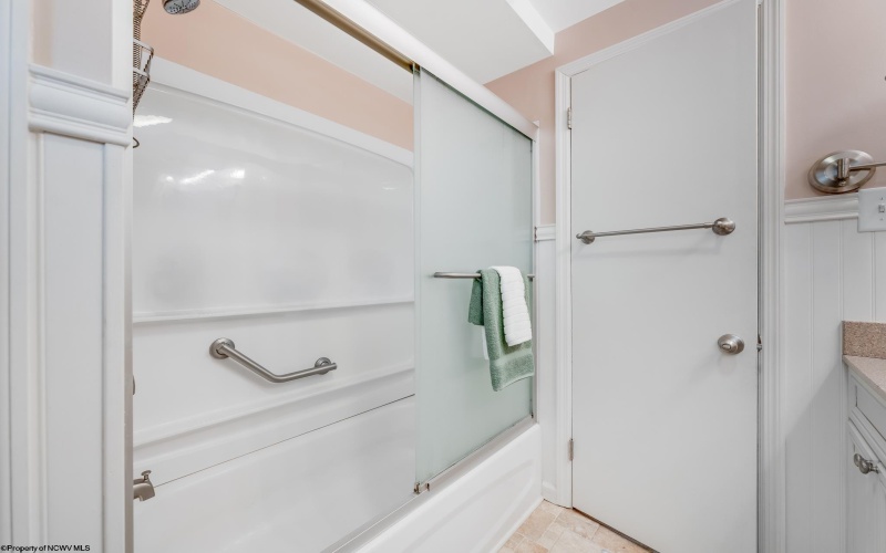 367 Pennsylvania Avenue, Westover, West Virginia 26501, 2 Bedrooms Bedrooms, 8 Rooms Rooms,2 BathroomsBathrooms,Single Family Detached,For Sale,Pennsylvania,10164277