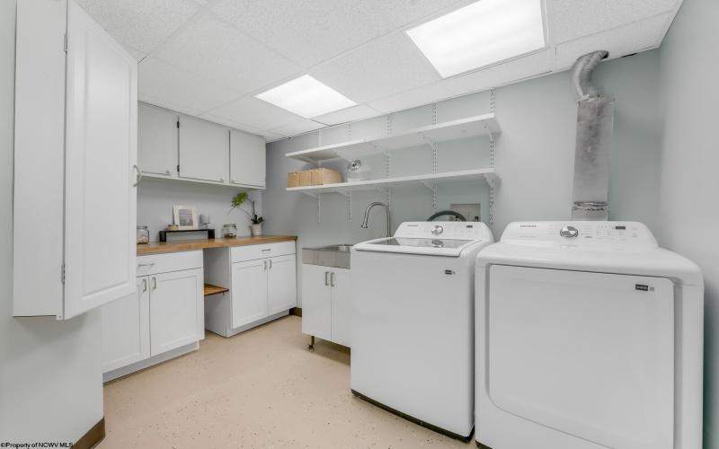 367 Pennsylvania Avenue, Westover, West Virginia 26501, 2 Bedrooms Bedrooms, 8 Rooms Rooms,2 BathroomsBathrooms,Single Family Detached,For Sale,Pennsylvania,10164277