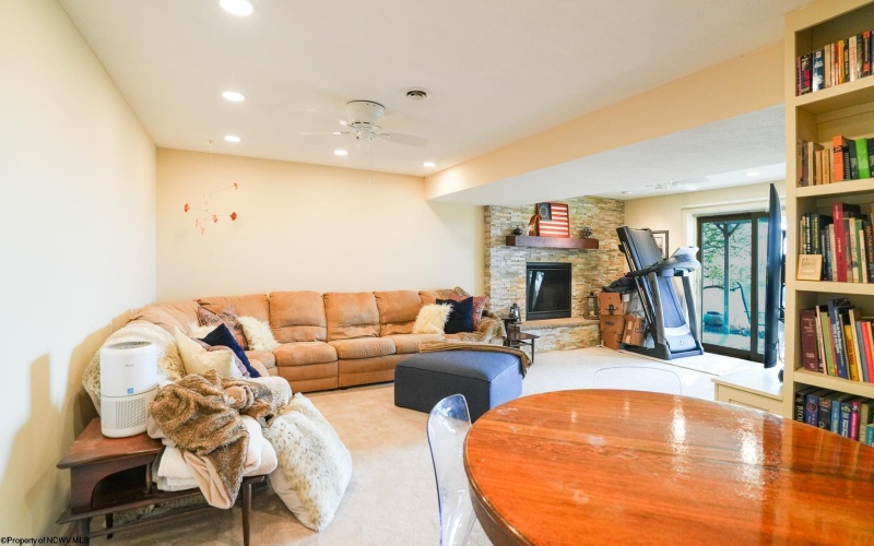 1026 Imperial Drive, Morgantown, West Virginia 26508, 3 Bedrooms Bedrooms, 7 Rooms Rooms,2 BathroomsBathrooms,Single Family Detached,For Sale,Imperial,10164281