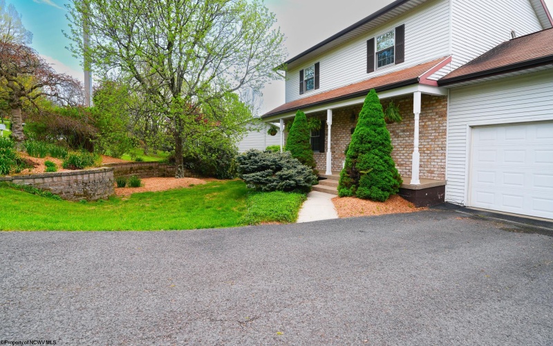 1026 Imperial Drive, Morgantown, West Virginia 26508, 3 Bedrooms Bedrooms, 7 Rooms Rooms,2 BathroomsBathrooms,Single Family Detached,For Sale,Imperial,10164281