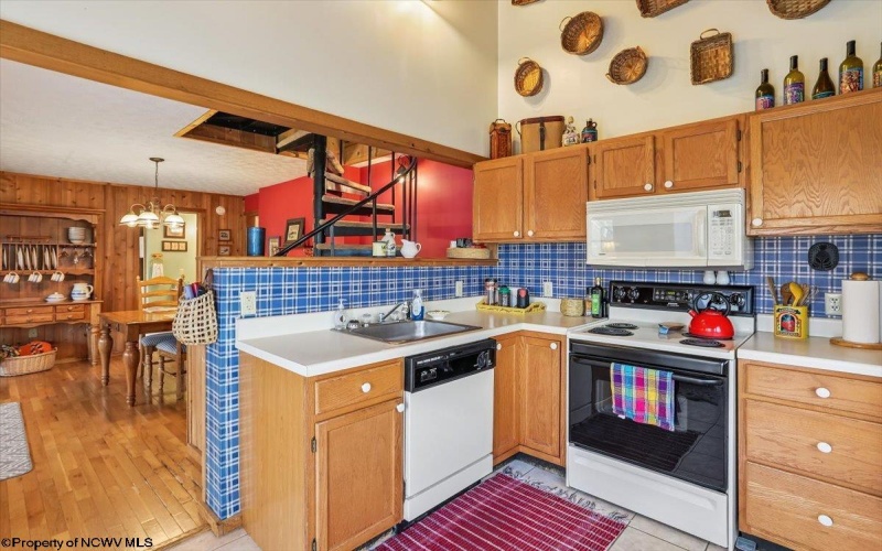 213 Treetop Lane, Davis, West Virginia 26260, 3 Bedrooms Bedrooms, 6 Rooms Rooms,3 BathroomsBathrooms,Single Family Detached,For Sale,Treetop,10164283