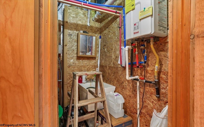 213 Treetop Lane, Davis, West Virginia 26260, 3 Bedrooms Bedrooms, 6 Rooms Rooms,3 BathroomsBathrooms,Single Family Detached,For Sale,Treetop,10164283