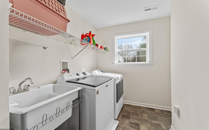 865 Hidden View Way, Morgantown, West Virginia 26508, 5 Bedrooms Bedrooms, 11 Rooms Rooms,3 BathroomsBathrooms,Single Family Detached,For Sale,Hidden View,10164284