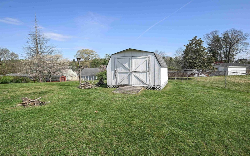 116 Rosewood Avenue, Fairmont, West Virginia 26554, 3 Bedrooms Bedrooms, 7 Rooms Rooms,2 BathroomsBathrooms,Single Family Detached,For Sale,Rosewood,10164286