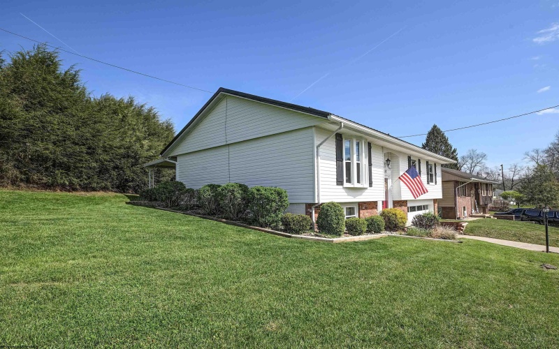 116 Rosewood Avenue, Fairmont, West Virginia 26554, 3 Bedrooms Bedrooms, 7 Rooms Rooms,2 BathroomsBathrooms,Single Family Detached,For Sale,Rosewood,10164286