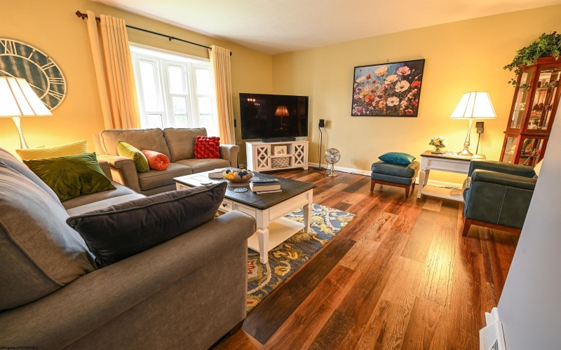 116 Rosewood Avenue, Fairmont, West Virginia 26554, 3 Bedrooms Bedrooms, 7 Rooms Rooms,2 BathroomsBathrooms,Single Family Detached,For Sale,Rosewood,10164286