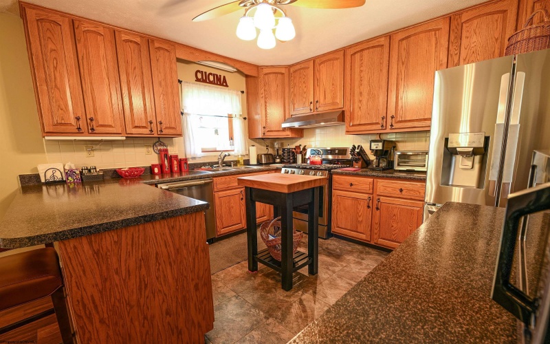 116 Rosewood Avenue, Fairmont, West Virginia 26554, 3 Bedrooms Bedrooms, 7 Rooms Rooms,2 BathroomsBathrooms,Single Family Detached,For Sale,Rosewood,10164286