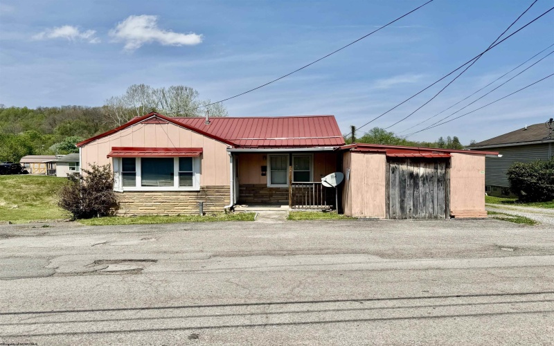 150 Minnich Street, Weston, West Virginia 26452, 2 Bedrooms Bedrooms, 6 Rooms Rooms,1 BathroomBathrooms,Single Family Detached,For Sale,Minnich,10164306