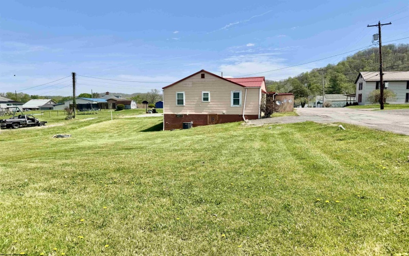 150 Minnich Street, Weston, West Virginia 26452, 2 Bedrooms Bedrooms, 6 Rooms Rooms,1 BathroomBathrooms,Single Family Detached,For Sale,Minnich,10164306