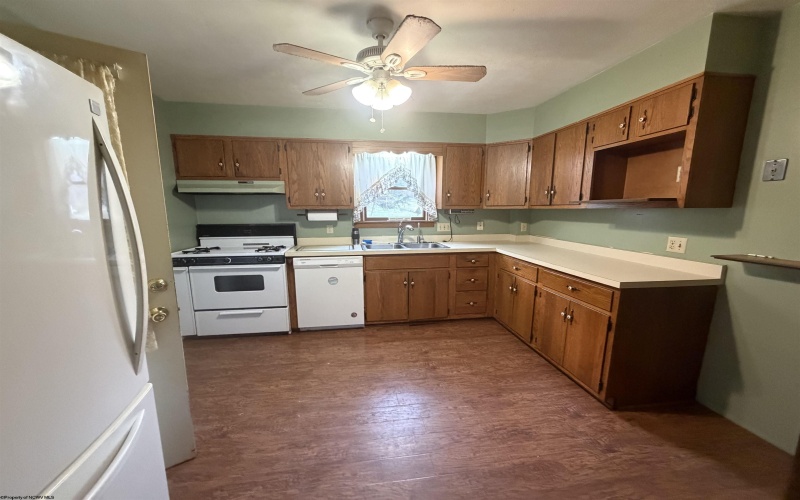 1830 Pearlman Avenue, Clarksburg, West Virginia 26301, 3 Bedrooms Bedrooms, 5 Rooms Rooms,2 BathroomsBathrooms,Single Family Detached,For Sale,Pearlman,10164302