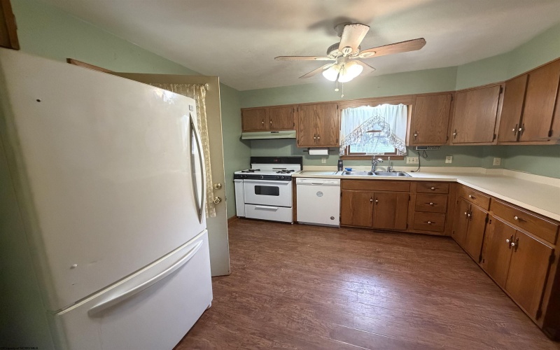 1830 Pearlman Avenue, Clarksburg, West Virginia 26301, 3 Bedrooms Bedrooms, 5 Rooms Rooms,2 BathroomsBathrooms,Single Family Detached,For Sale,Pearlman,10164302