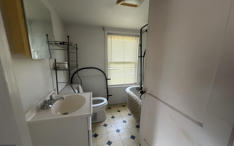 1830 Pearlman Avenue, Clarksburg, West Virginia 26301, 3 Bedrooms Bedrooms, 5 Rooms Rooms,2 BathroomsBathrooms,Single Family Detached,For Sale,Pearlman,10164302