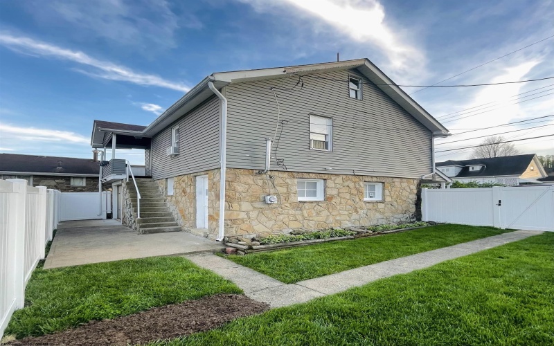 603 1/2 Pike Street, Barrackville, West Virginia 26559, 2 Bedrooms Bedrooms, 6 Rooms Rooms,1 BathroomBathrooms,Single Family Detached,For Sale,Pike,10164304