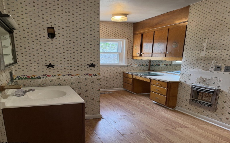 53 Rebecca Street, Shinnston, West Virginia 26431, 3 Bedrooms Bedrooms, 6 Rooms Rooms,2 BathroomsBathrooms,Single Family Detached,For Sale,Rebecca,10164305