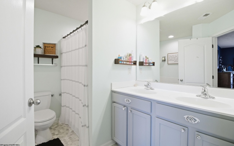 221 Birds Eye View Drive, Morgantown, West Virginia 26501, 3 Bedrooms Bedrooms, 6 Rooms Rooms,2 BathroomsBathrooms,Single Family Attached,For Sale,Birds Eye View,10164336