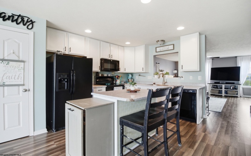 221 Birds Eye View Drive, Morgantown, West Virginia 26501, 3 Bedrooms Bedrooms, 6 Rooms Rooms,2 BathroomsBathrooms,Single Family Attached,For Sale,Birds Eye View,10164336