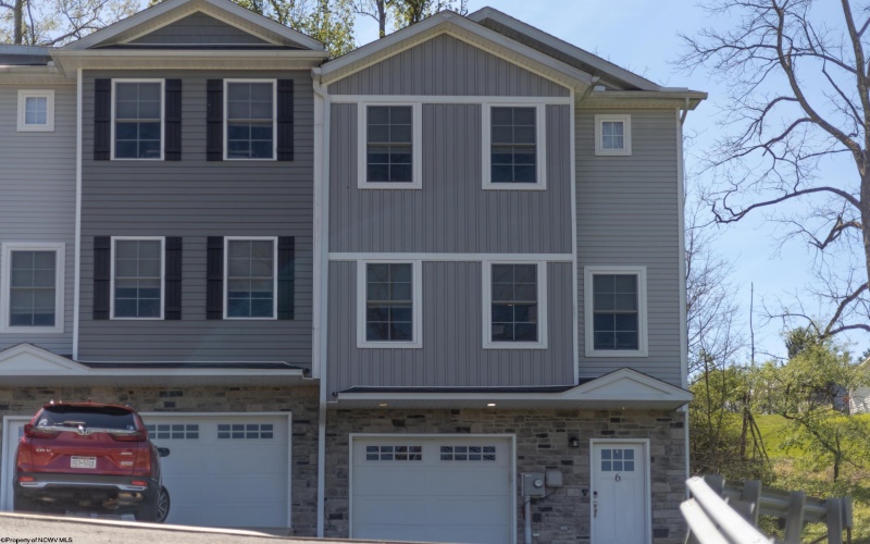 6 Misty Lane, Fairmont, West Virginia 26554, 3 Bedrooms Bedrooms, 9 Rooms Rooms,2 BathroomsBathrooms,Single Family Attached,For Sale,Misty,10164337