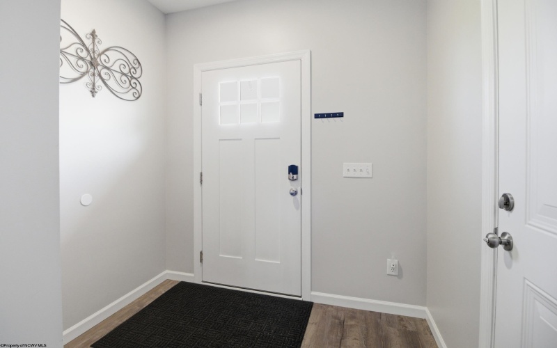 6 Misty Lane, Fairmont, West Virginia 26554, 3 Bedrooms Bedrooms, 9 Rooms Rooms,2 BathroomsBathrooms,Single Family Attached,For Sale,Misty,10164337