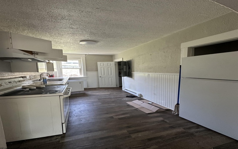 409 Diamond Street, Fairmont, West Virginia 26554, ,Multi-unit/income,For Sale,Diamond,10164314