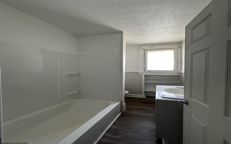 409 Diamond Street, Fairmont, West Virginia 26554, ,Multi-unit/income,For Sale,Diamond,10164314