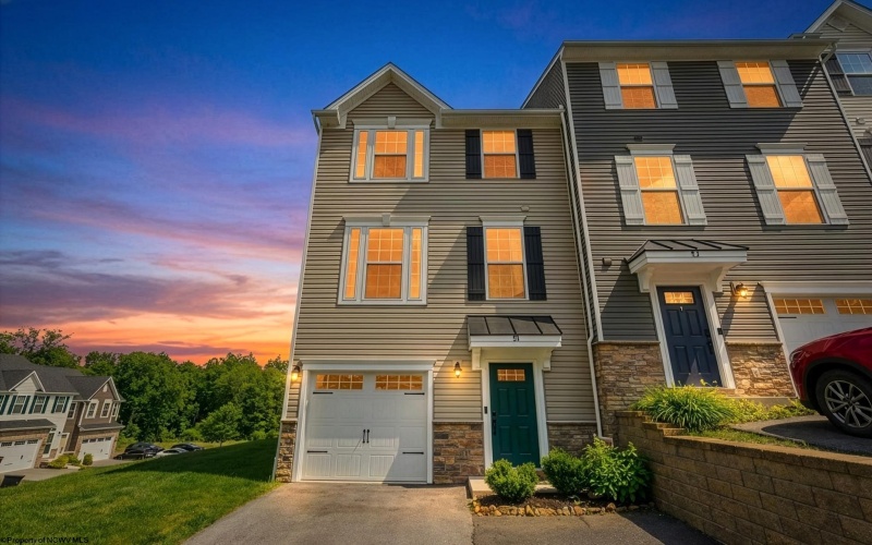 51 Hewstone Court, Morgantown, West Virginia 26505, 3 Bedrooms Bedrooms, 7 Rooms Rooms,2 BathroomsBathrooms,Single Family Attached,For Sale,Hewstone,10164331