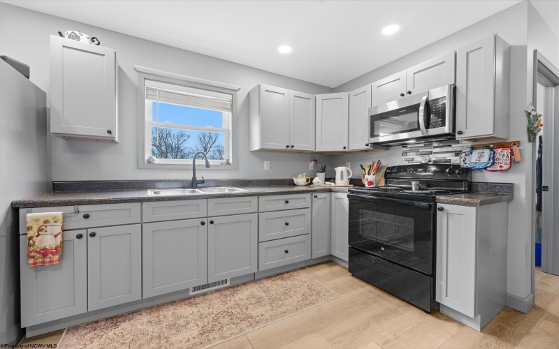 1384 Clifton Mills Road, Bruceton Mills, West Virginia 26525, 2 Bedrooms Bedrooms, 10 Rooms Rooms,2 BathroomsBathrooms,Single Family Detached,For Sale,Clifton Mills,10164315