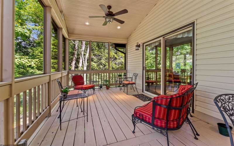 173 Poplar Drive, Morgantown, West Virginia 26505, 4 Bedrooms Bedrooms, 10 Rooms Rooms,3 BathroomsBathrooms,Single Family Detached,For Sale,Poplar,10164334