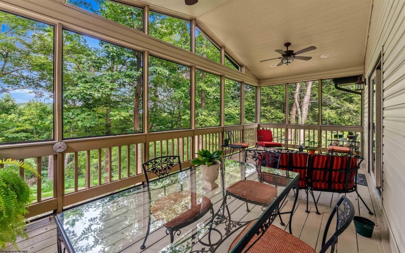 173 Poplar Drive, Morgantown, West Virginia 26505, 4 Bedrooms Bedrooms, 10 Rooms Rooms,3 BathroomsBathrooms,Single Family Detached,For Sale,Poplar,10164334