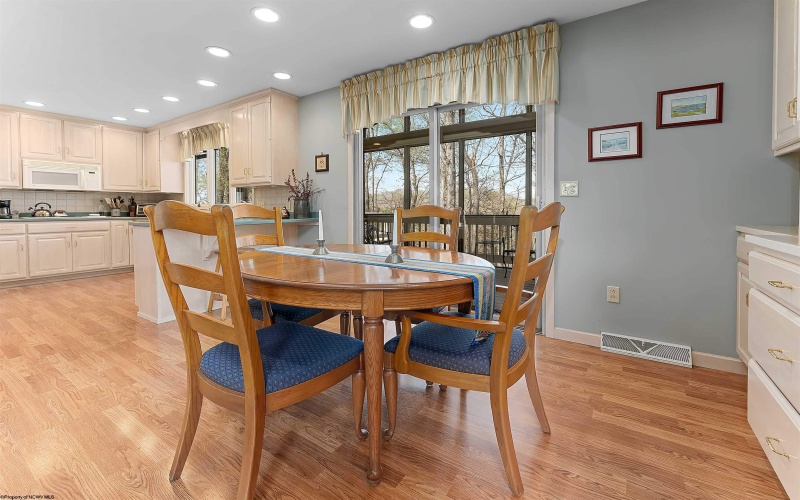 173 Poplar Drive, Morgantown, West Virginia 26505, 4 Bedrooms Bedrooms, 10 Rooms Rooms,3 BathroomsBathrooms,Single Family Detached,For Sale,Poplar,10164334