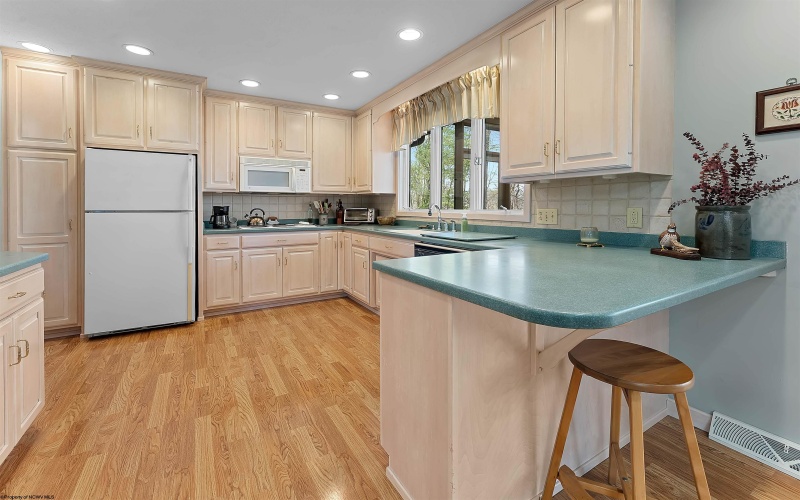 173 Poplar Drive, Morgantown, West Virginia 26505, 4 Bedrooms Bedrooms, 10 Rooms Rooms,3 BathroomsBathrooms,Single Family Detached,For Sale,Poplar,10164334