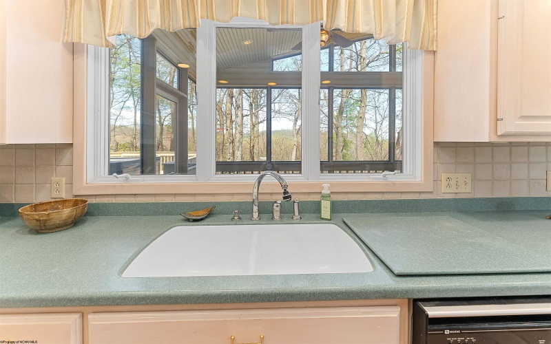 173 Poplar Drive, Morgantown, West Virginia 26505, 4 Bedrooms Bedrooms, 10 Rooms Rooms,3 BathroomsBathrooms,Single Family Detached,For Sale,Poplar,10164334