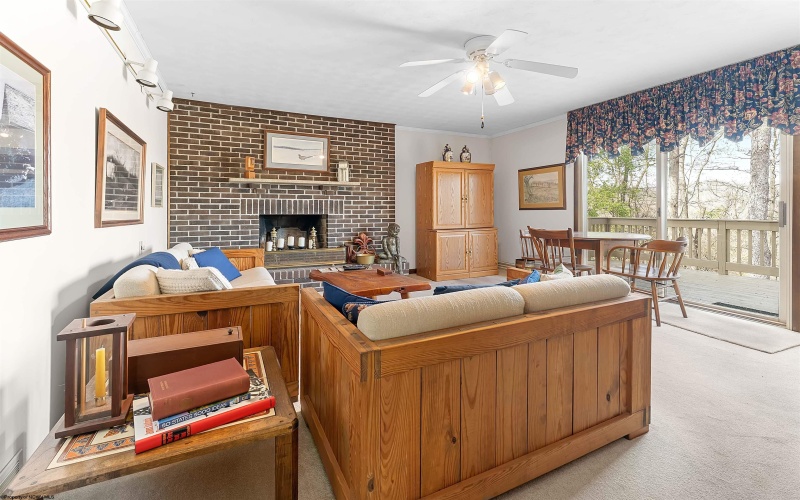 173 Poplar Drive, Morgantown, West Virginia 26505, 4 Bedrooms Bedrooms, 10 Rooms Rooms,3 BathroomsBathrooms,Single Family Detached,For Sale,Poplar,10164334