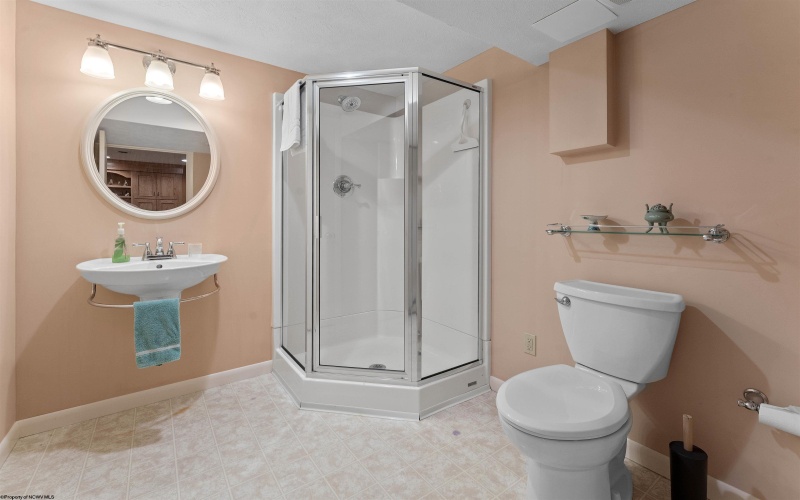 173 Poplar Drive, Morgantown, West Virginia 26505, 4 Bedrooms Bedrooms, 10 Rooms Rooms,3 BathroomsBathrooms,Single Family Detached,For Sale,Poplar,10164334