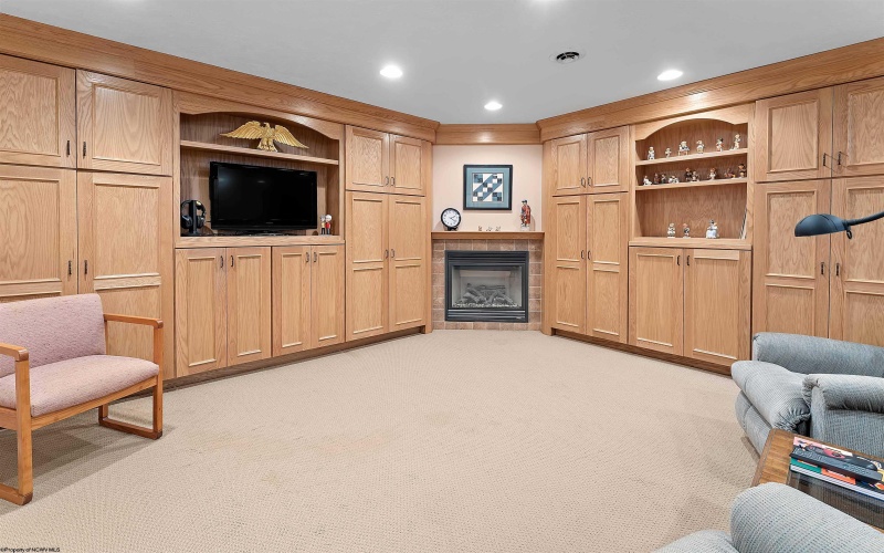 173 Poplar Drive, Morgantown, West Virginia 26505, 4 Bedrooms Bedrooms, 10 Rooms Rooms,3 BathroomsBathrooms,Single Family Detached,For Sale,Poplar,10164334