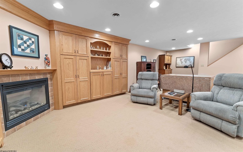 173 Poplar Drive, Morgantown, West Virginia 26505, 4 Bedrooms Bedrooms, 10 Rooms Rooms,3 BathroomsBathrooms,Single Family Detached,For Sale,Poplar,10164334