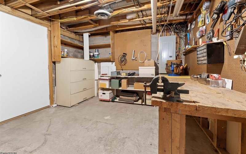 173 Poplar Drive, Morgantown, West Virginia 26505, 4 Bedrooms Bedrooms, 10 Rooms Rooms,3 BathroomsBathrooms,Single Family Detached,For Sale,Poplar,10164334