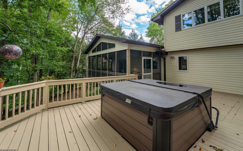 173 Poplar Drive, Morgantown, West Virginia 26505, 4 Bedrooms Bedrooms, 10 Rooms Rooms,3 BathroomsBathrooms,Single Family Detached,For Sale,Poplar,10164334