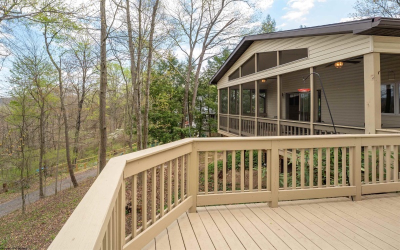 173 Poplar Drive, Morgantown, West Virginia 26505, 4 Bedrooms Bedrooms, 10 Rooms Rooms,3 BathroomsBathrooms,Single Family Detached,For Sale,Poplar,10164334