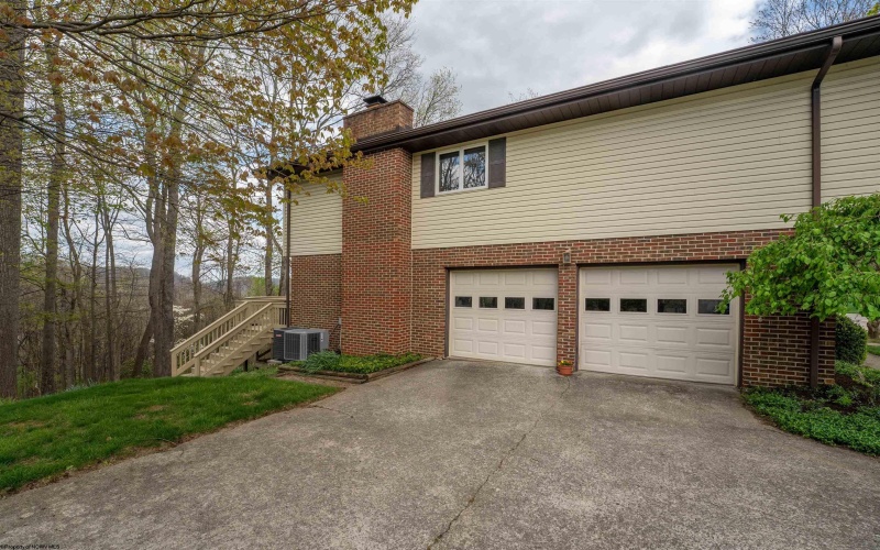 173 Poplar Drive, Morgantown, West Virginia 26505, 4 Bedrooms Bedrooms, 10 Rooms Rooms,3 BathroomsBathrooms,Single Family Detached,For Sale,Poplar,10164334