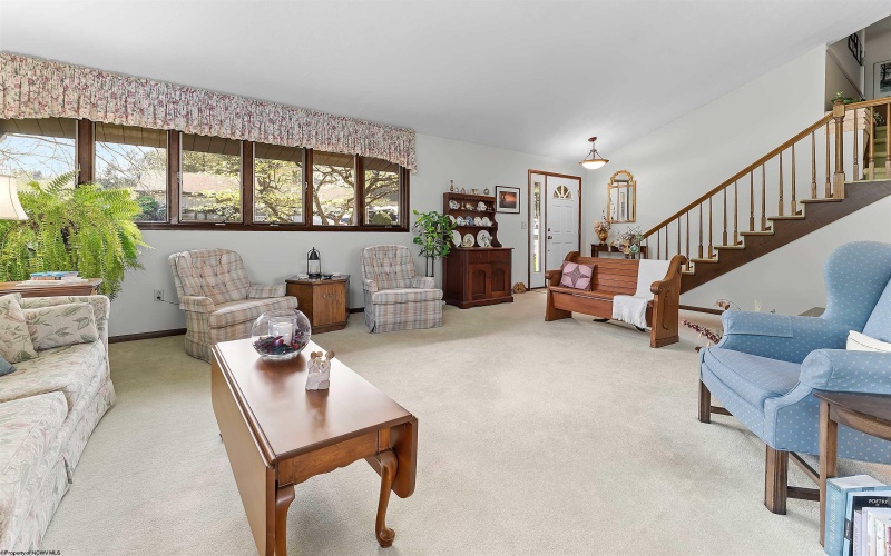 173 Poplar Drive, Morgantown, West Virginia 26505, 4 Bedrooms Bedrooms, 10 Rooms Rooms,3 BathroomsBathrooms,Single Family Detached,For Sale,Poplar,10164334