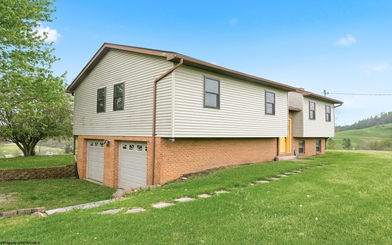 97 Bowlby Hill Road, Morgantown, West Virginia 26501, 3 Bedrooms Bedrooms, 6 Rooms Rooms,2 BathroomsBathrooms,Single Family Detached,For Sale,Bowlby Hill,10164327