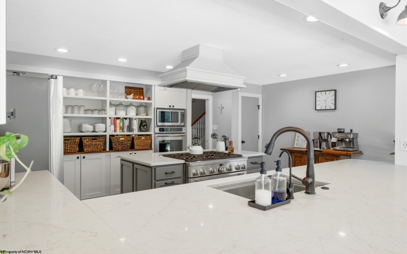 606 Poplar Woods Drive, Morgantown, West Virginia 26505, 6 Bedrooms Bedrooms, 13 Rooms Rooms,4 BathroomsBathrooms,Single Family Detached,For Sale,Poplar Woods,10164321