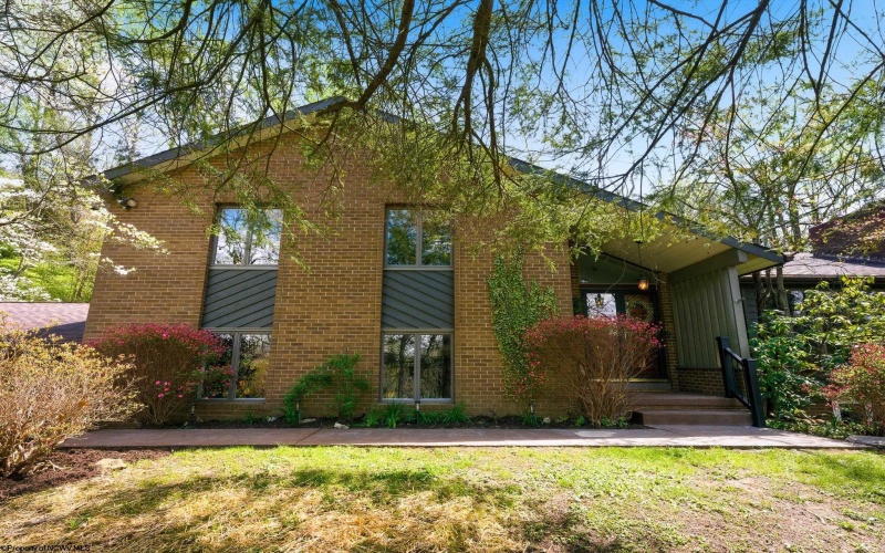 606 Poplar Woods Drive, Morgantown, West Virginia 26505, 6 Bedrooms Bedrooms, 13 Rooms Rooms,4 BathroomsBathrooms,Single Family Detached,For Sale,Poplar Woods,10164321