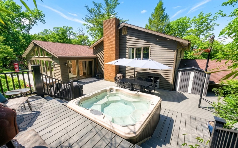 606 Poplar Woods Drive, Morgantown, West Virginia 26505, 6 Bedrooms Bedrooms, 13 Rooms Rooms,4 BathroomsBathrooms,Single Family Detached,For Sale,Poplar Woods,10164321