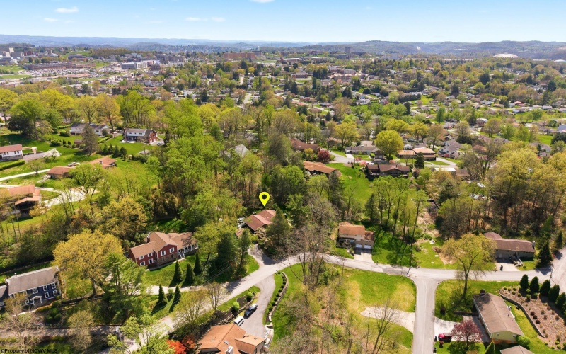 606 Poplar Woods Drive, Morgantown, West Virginia 26505, 6 Bedrooms Bedrooms, 13 Rooms Rooms,4 BathroomsBathrooms,Single Family Detached,For Sale,Poplar Woods,10164321