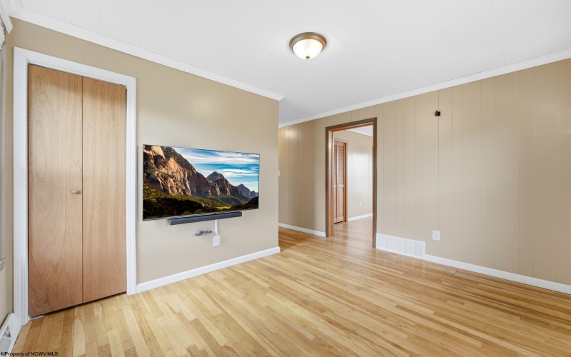 304 Thomas Avenue, Nutter Fort, West Virginia 26301, 2 Bedrooms Bedrooms, 5 Rooms Rooms,1 BathroomBathrooms,Single Family Detached,For Sale,Thomas,10164316